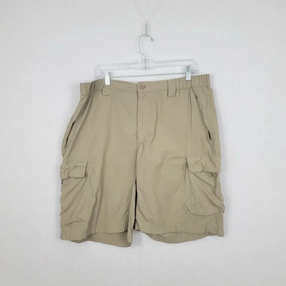 The North Face Men’s XL Khaki Shorts outdoors Athletic Casual
